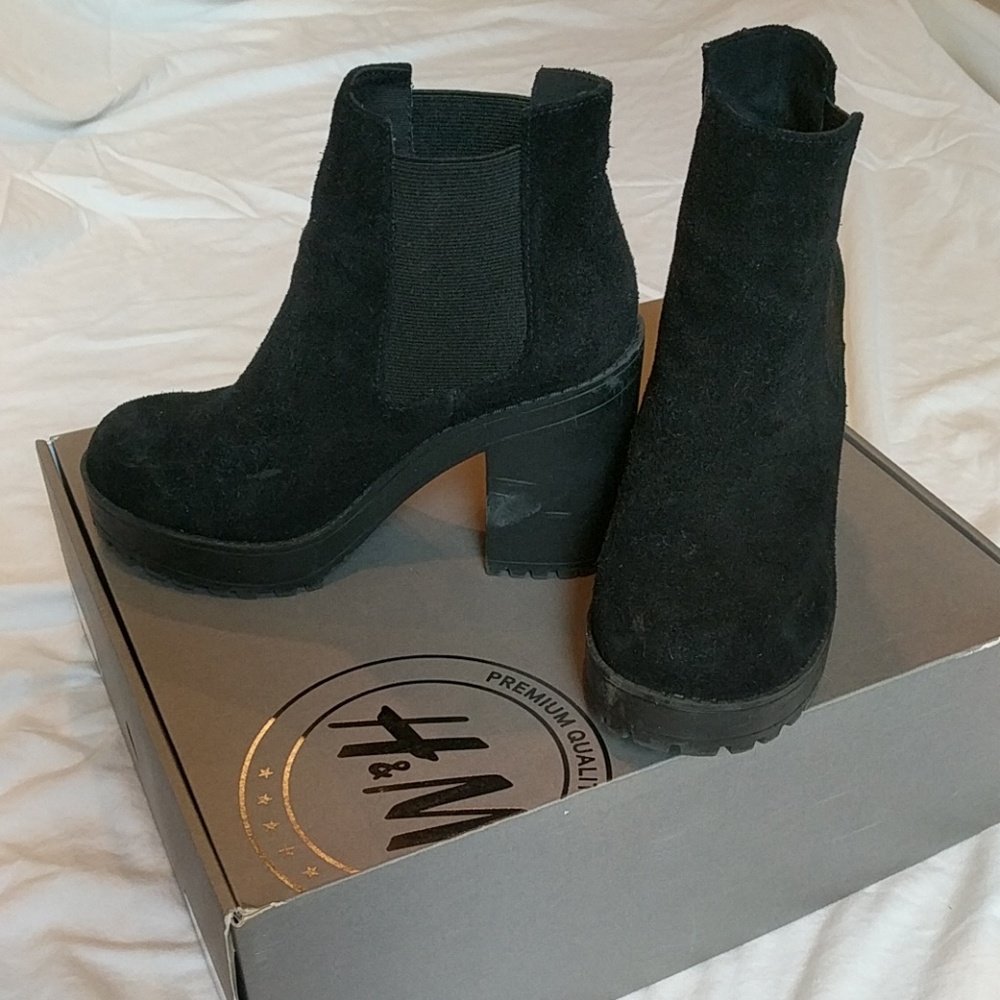 Suede platform boots